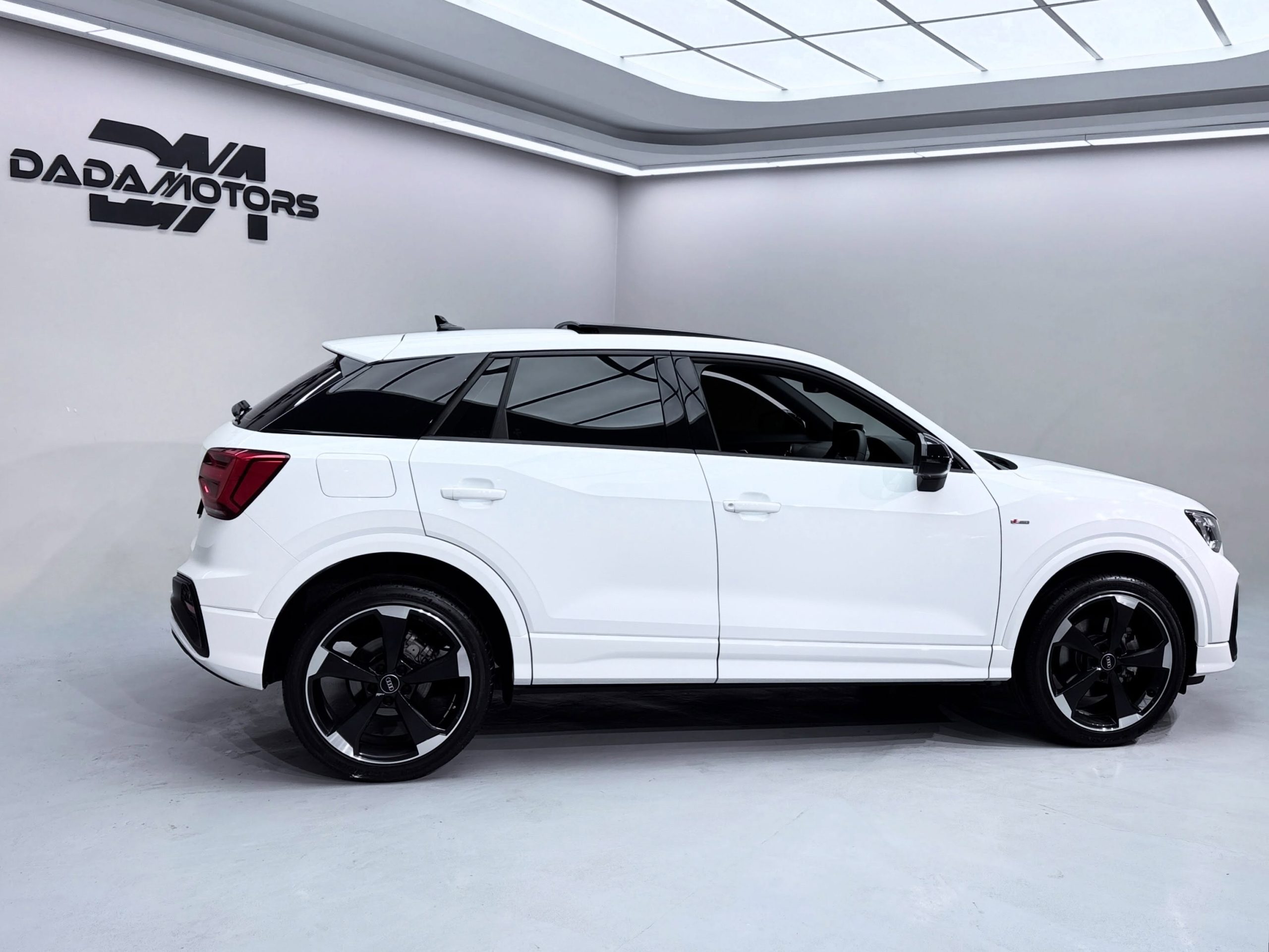 
								AUDI Q2 full									