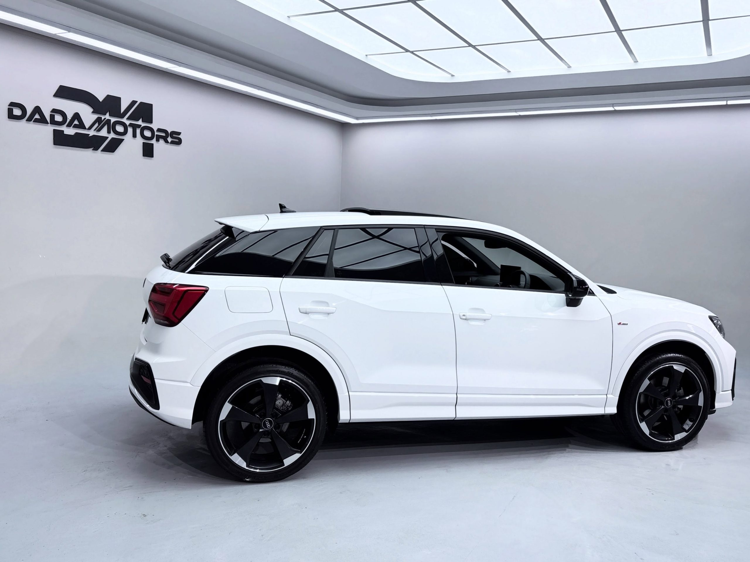 
								AUDI Q2 full									