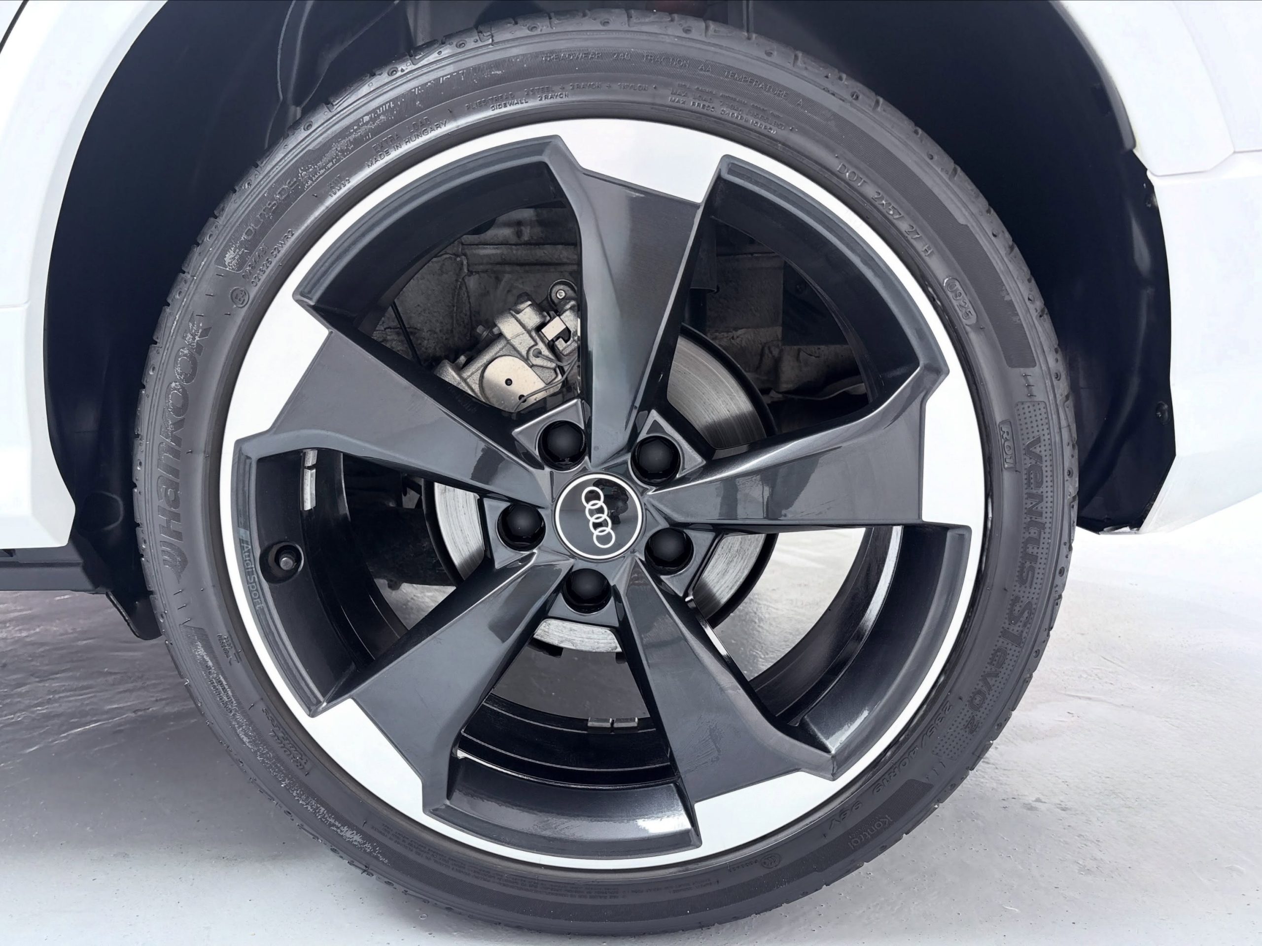 
								AUDI Q2 full									