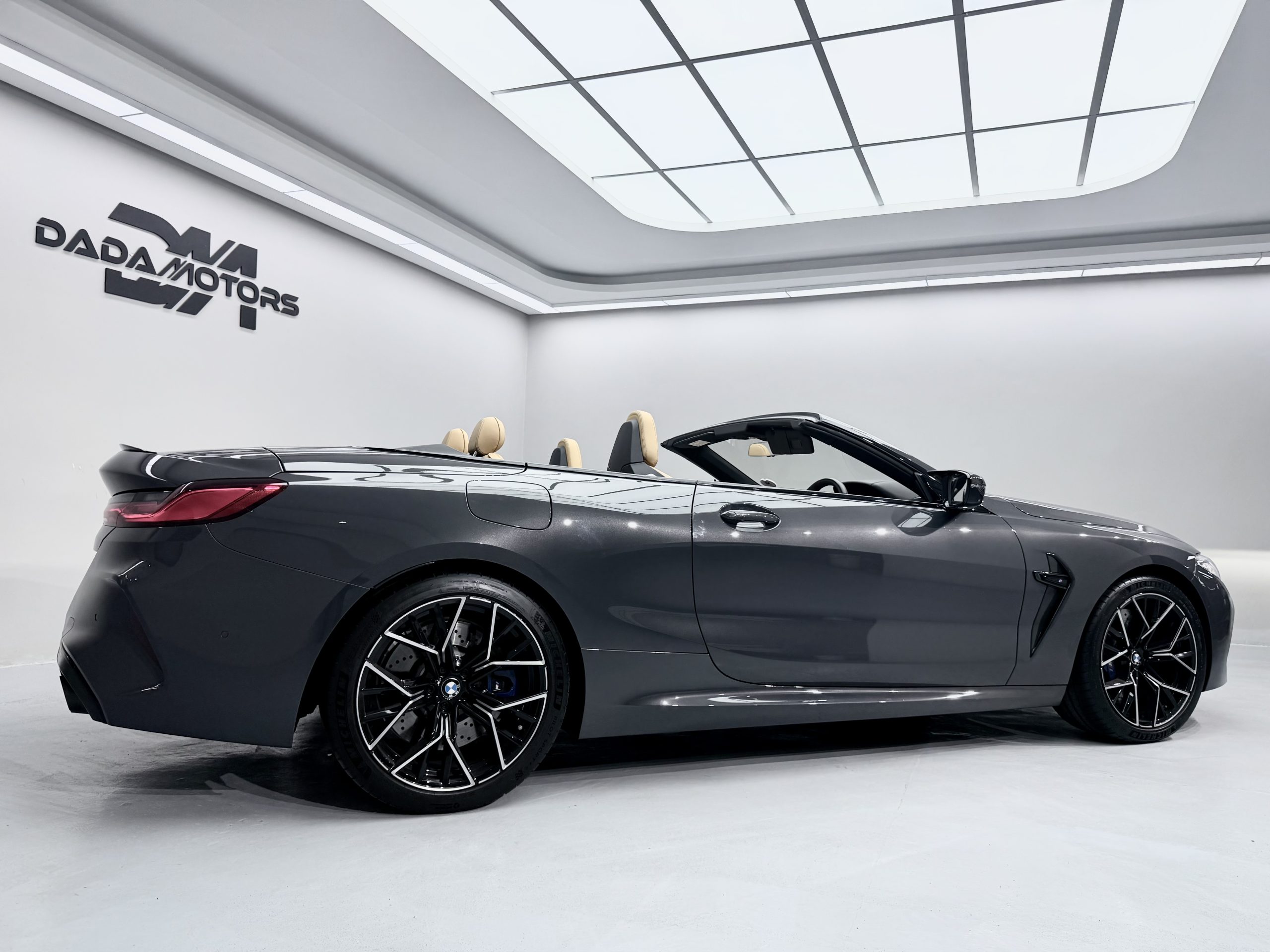
								BMW M8 COMPETITION full									