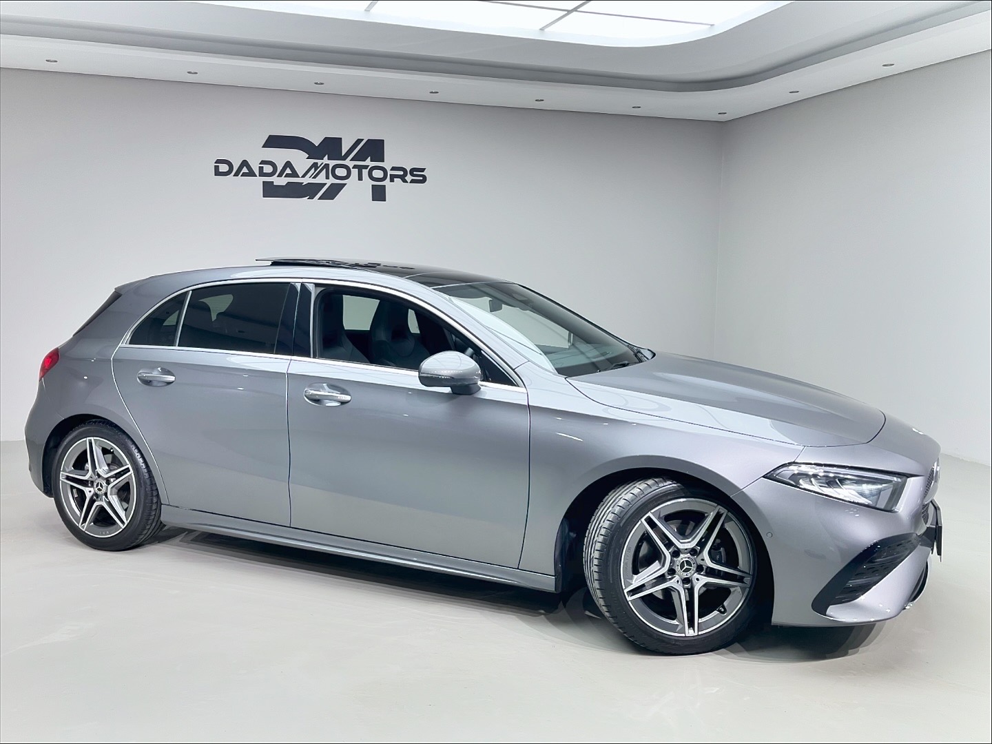 
								2025 Mercedes-Benz A-Class A200 Hatch AMG Line auto full									