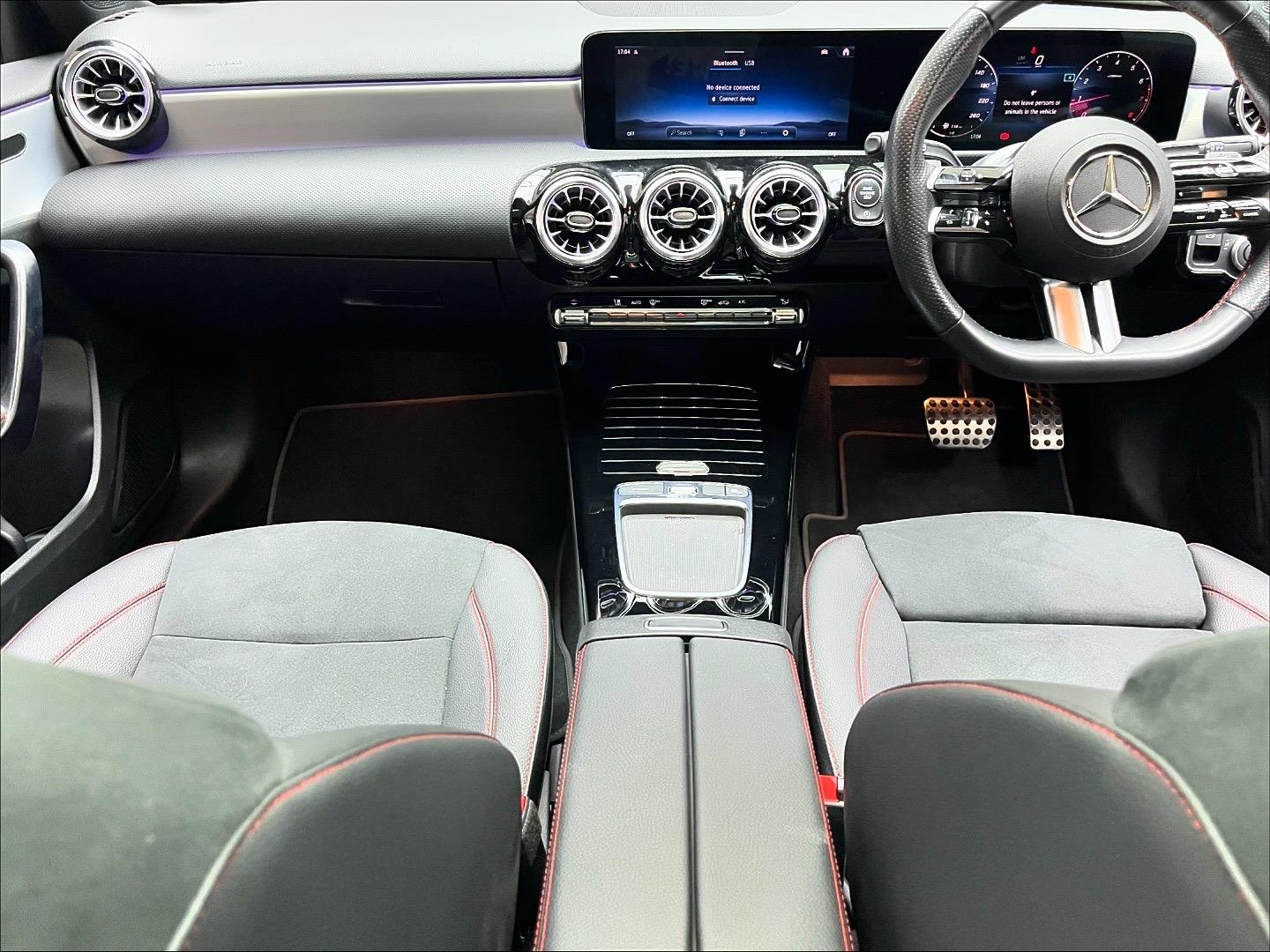 
								Mercedes-BenzA-ClassA200 Hatch AMG Line full									