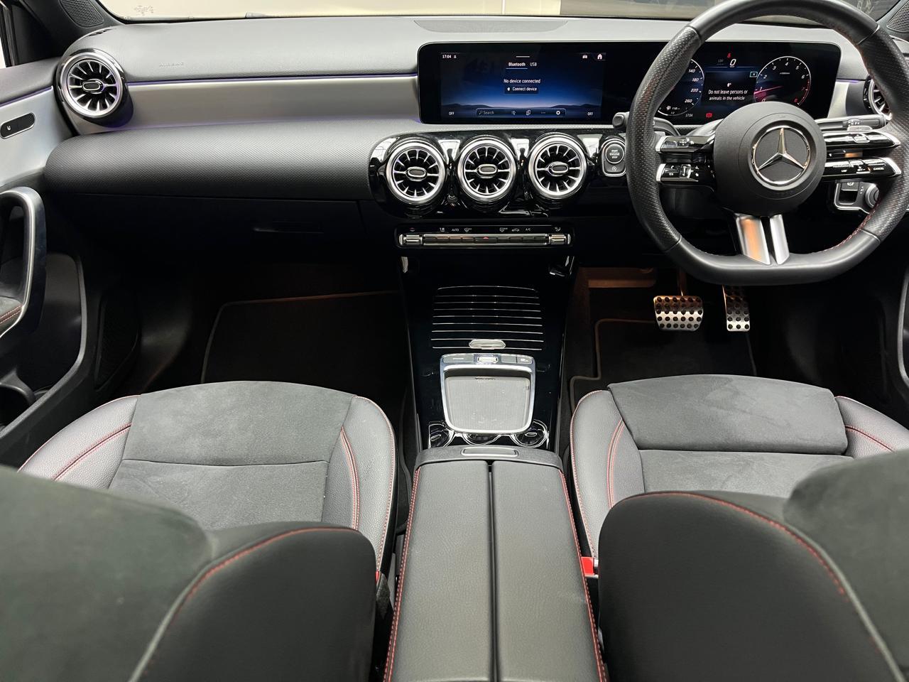 
								Mercedes-BenzA-ClassA200 Hatch AMG Line full									