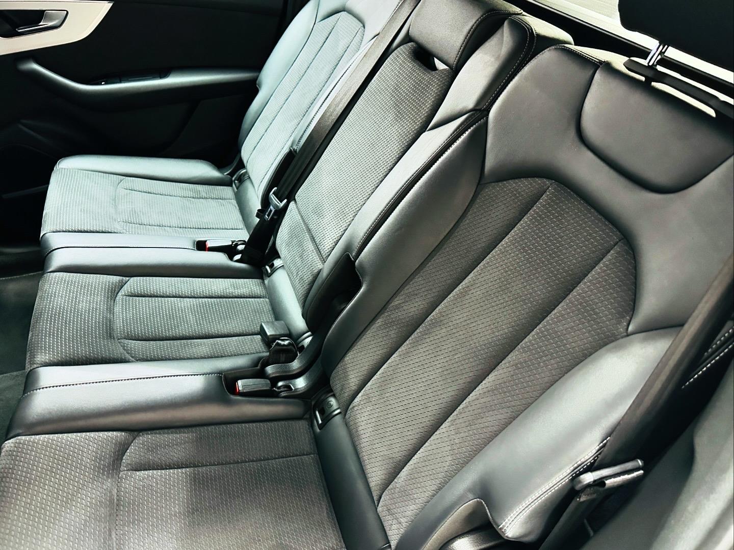 
								AudiQ745TDI Quattro S Line full									