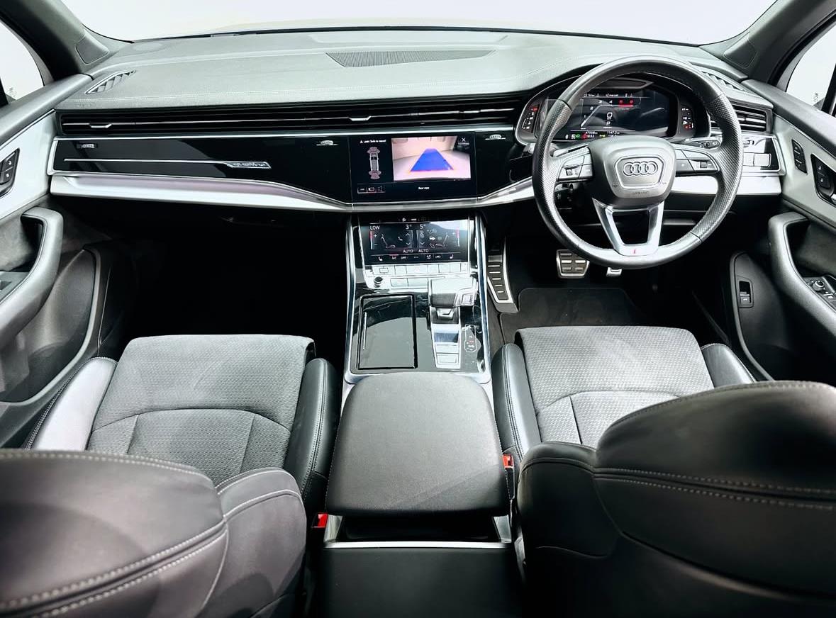 
								AudiQ745TDI Quattro S Line full									