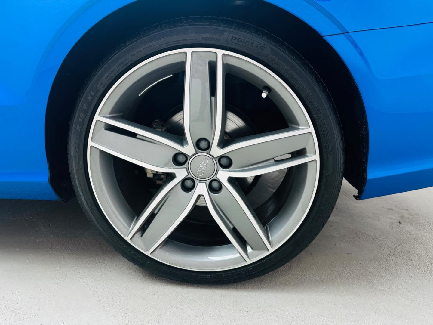 
								AudiA3Cabriolet 2.0TFSI full									