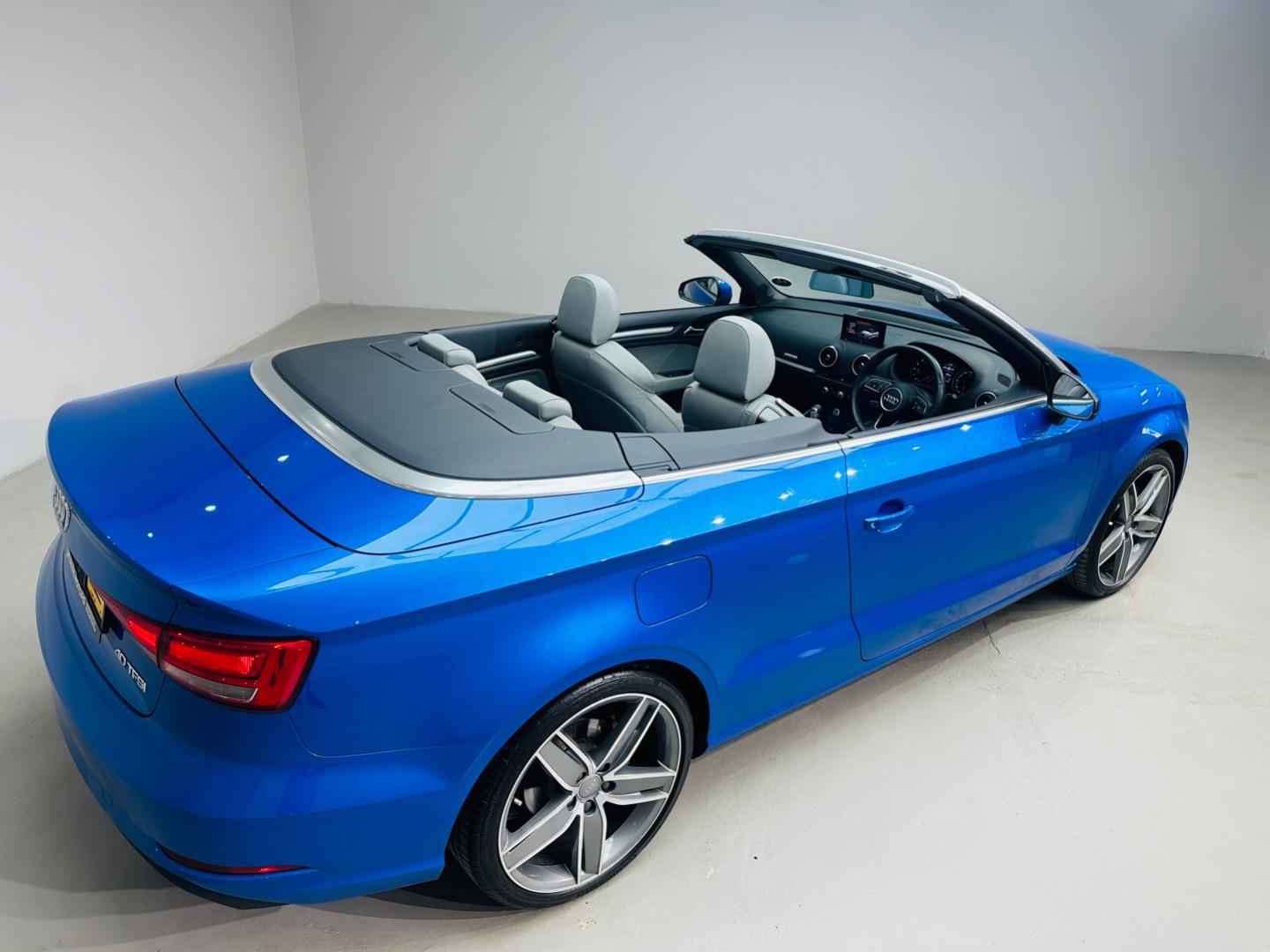 
								AudiA3Cabriolet 2.0TFSI full									
