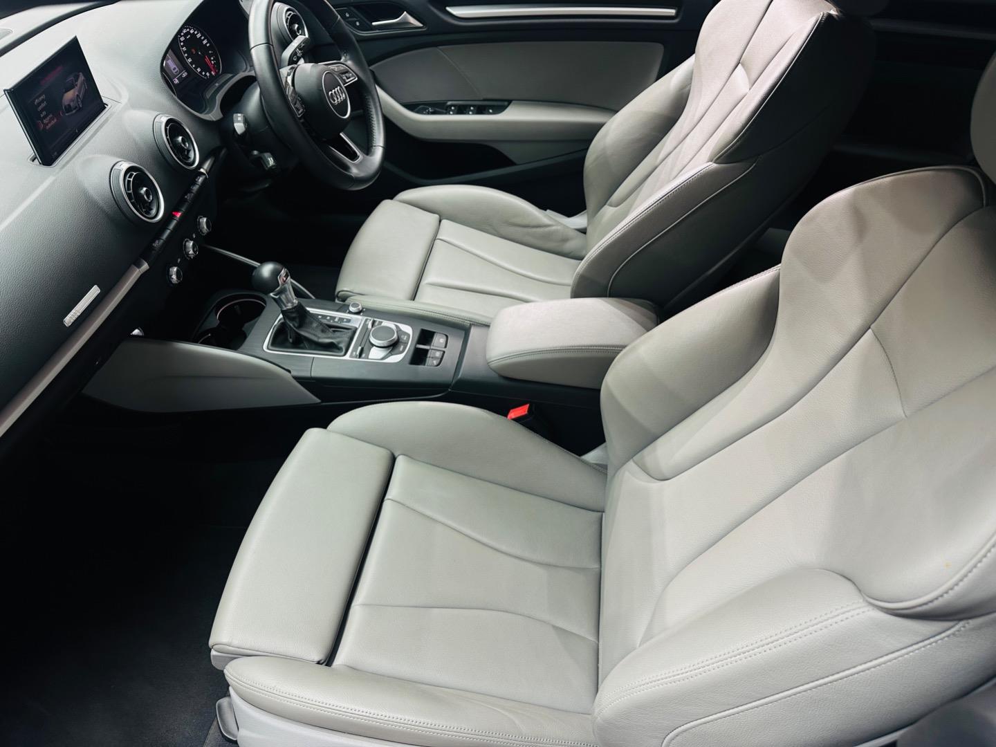 
								AudiA3Cabriolet 2.0TFSI full									
