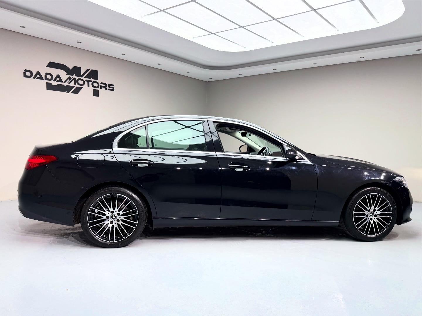 
								Mercedes-BenzC-ClassC200 Avantgarde full									