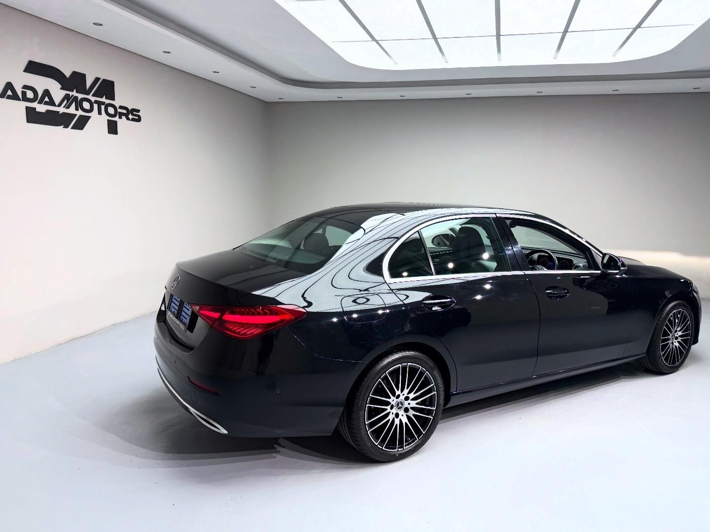 
								Mercedes-BenzC-ClassC200 Avantgarde full									