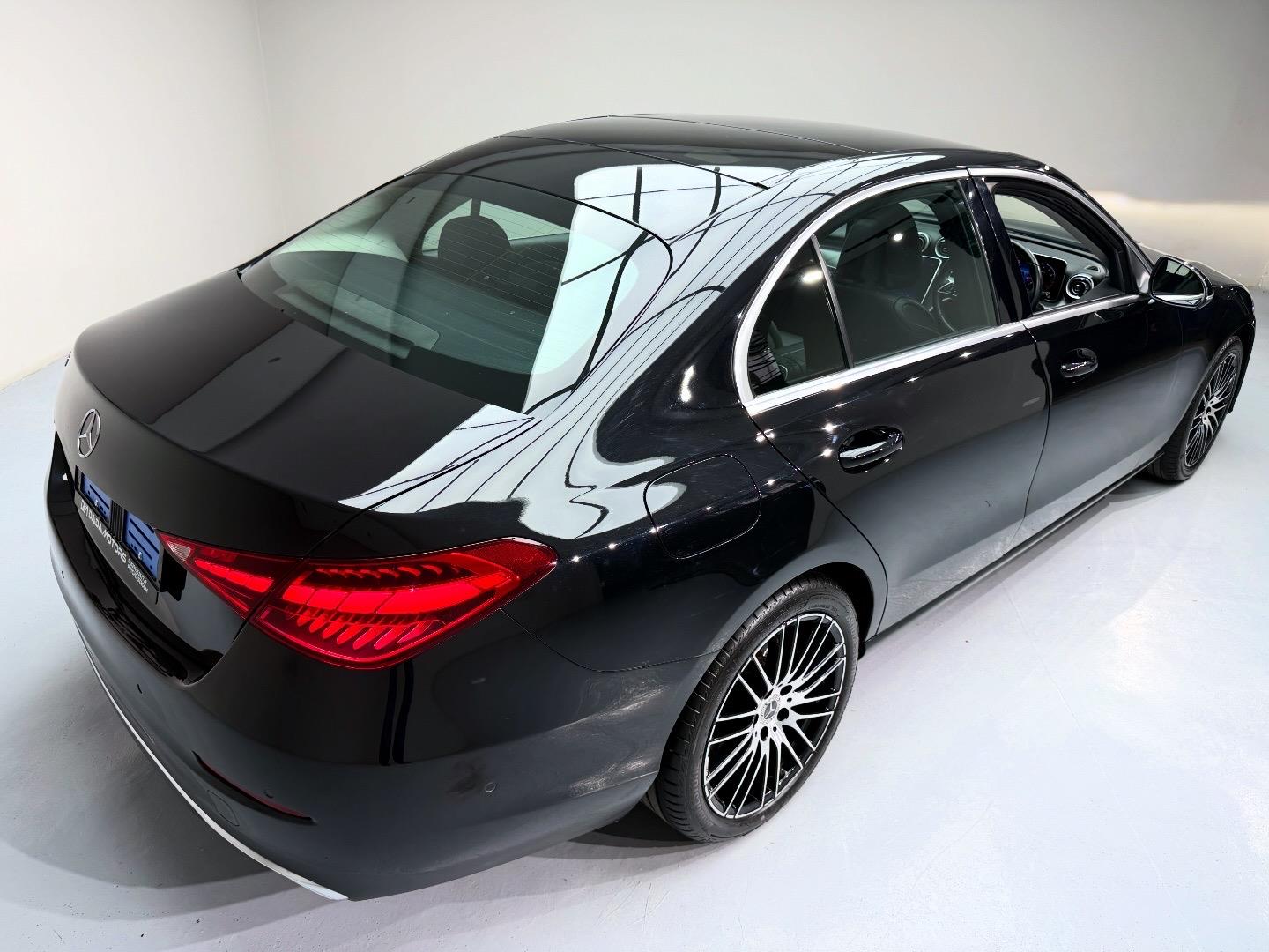 
								Mercedes-BenzC-ClassC200 Avantgarde full									