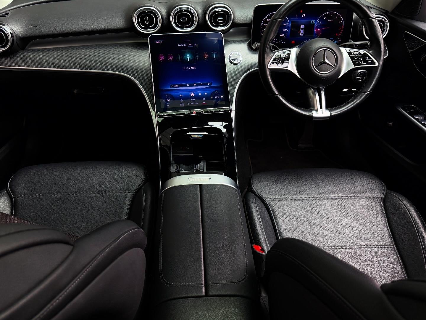 
								Mercedes-BenzC-ClassC200 Avantgarde full									