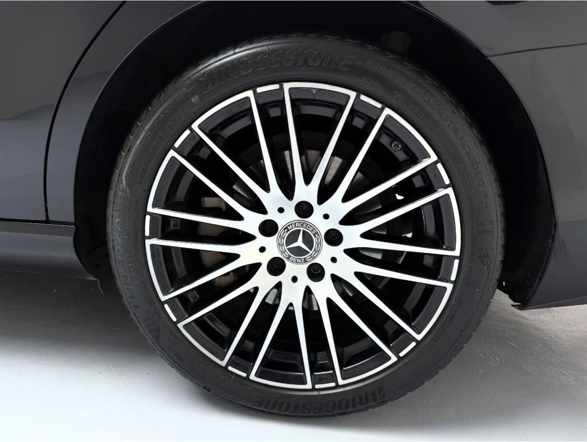 
								Mercedes-BenzC-ClassC200 Avantgarde full									