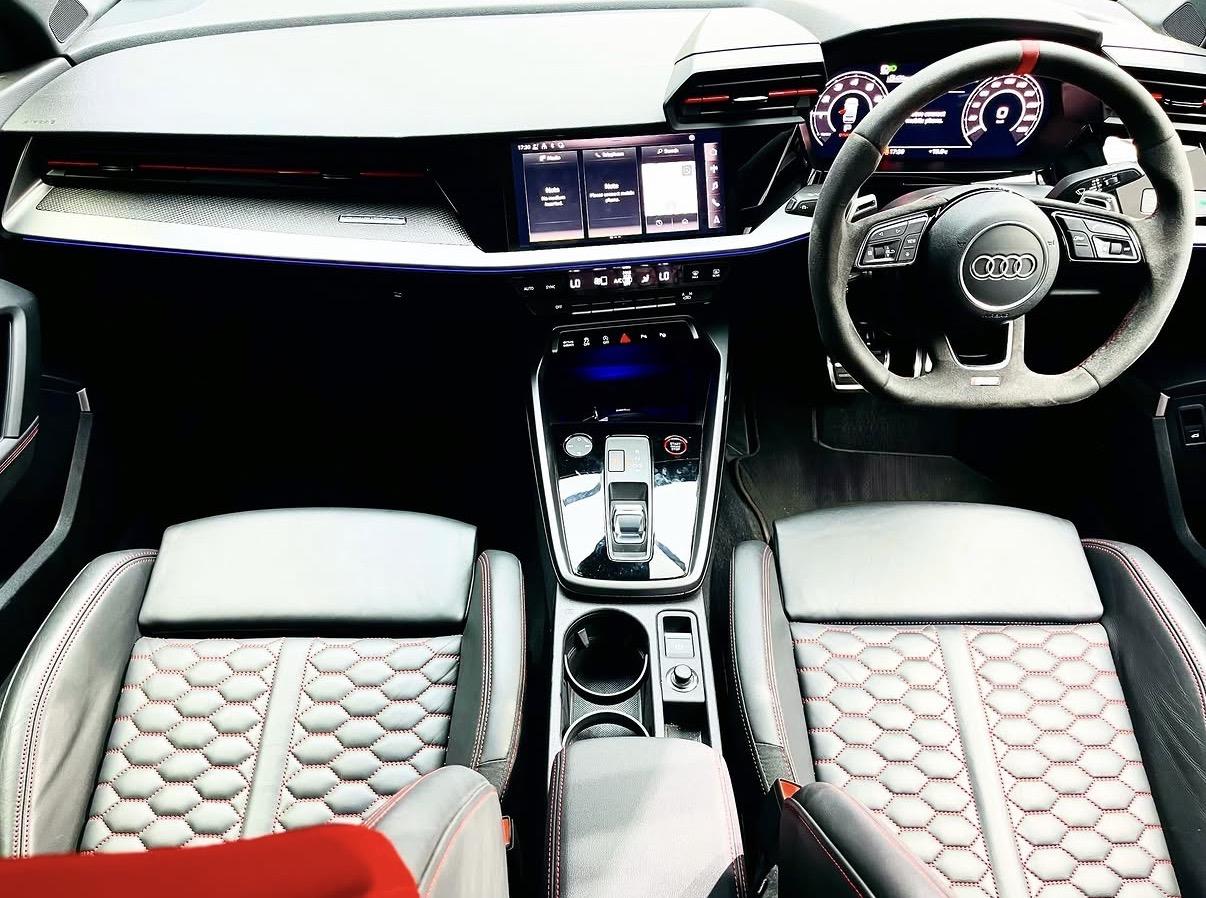 
								AudiRS3Sedan Quattro full									