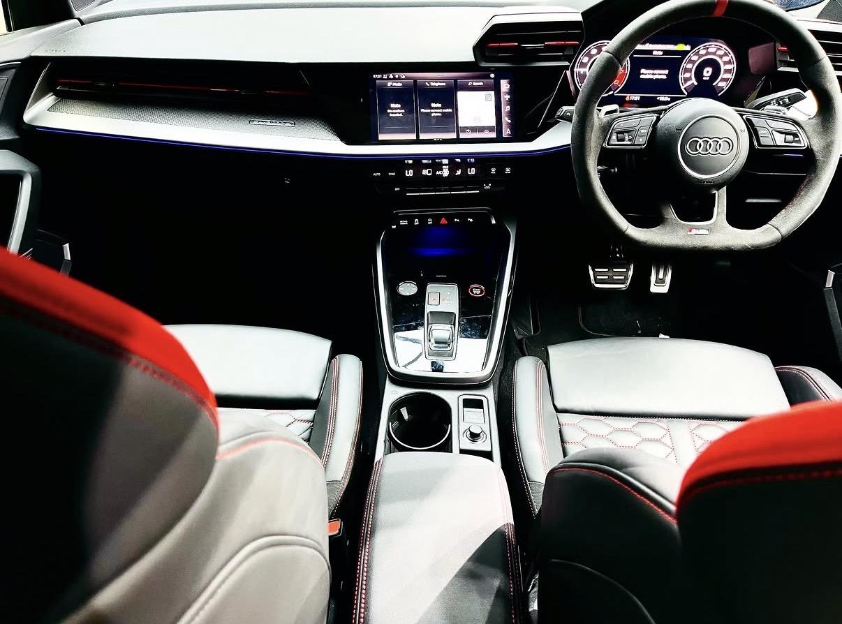 
								AudiRS3Sedan Quattro full									