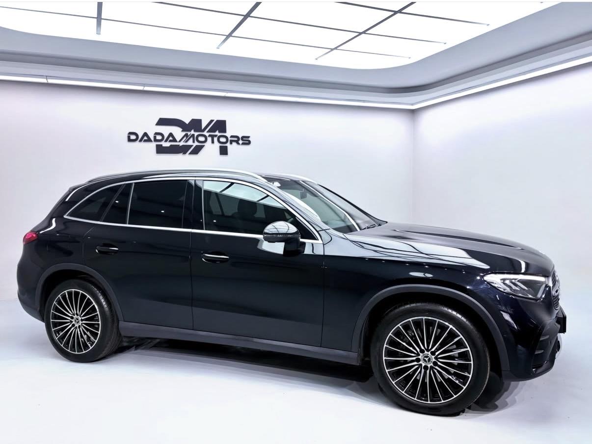 
								Mercedes-BenzGLCGLC220d 4Matic AMG Line full									
