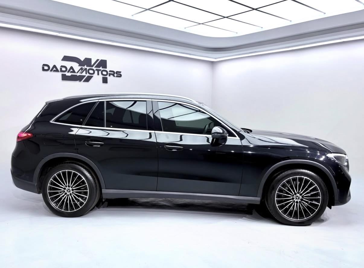 
								Mercedes-BenzGLCGLC220d 4Matic AMG Line full									