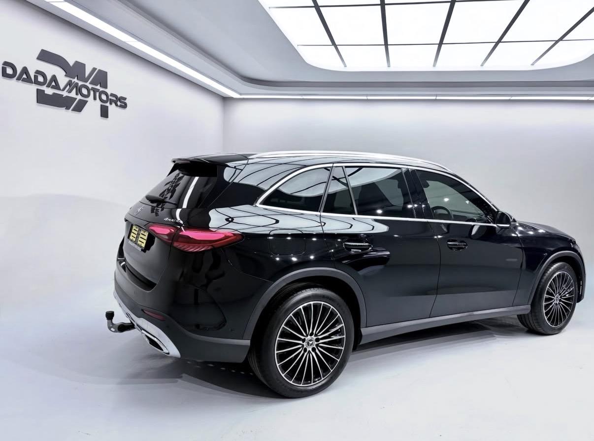 
								Mercedes-BenzGLCGLC220d 4Matic AMG Line full									