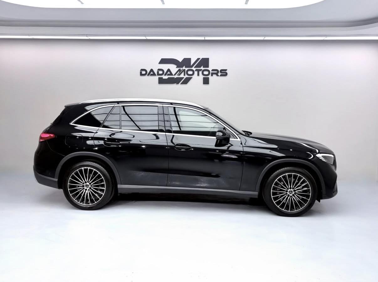 
								Mercedes-BenzGLCGLC220d 4Matic AMG Line full									