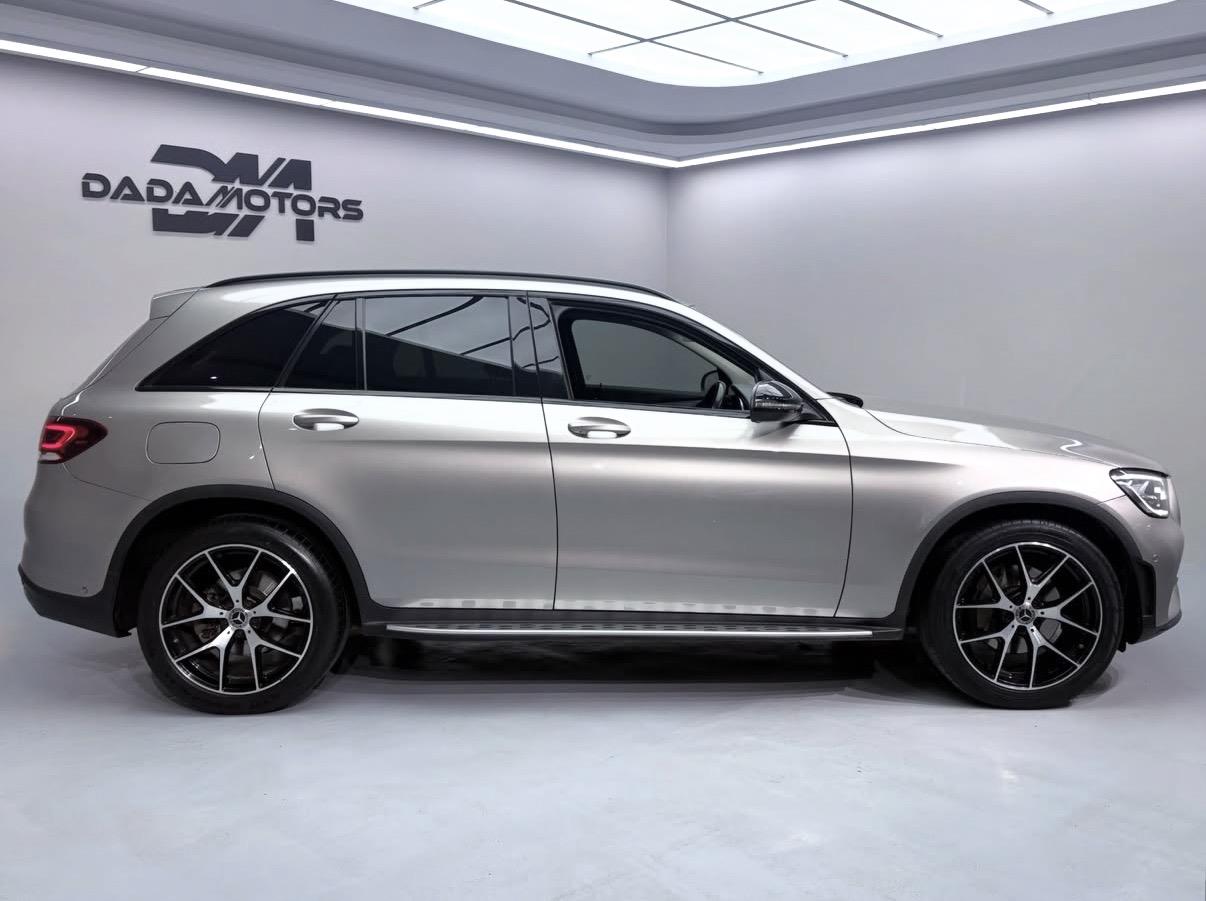 
								Mercedes-BenzGLCGLC300d 4Matic AMG Line full									