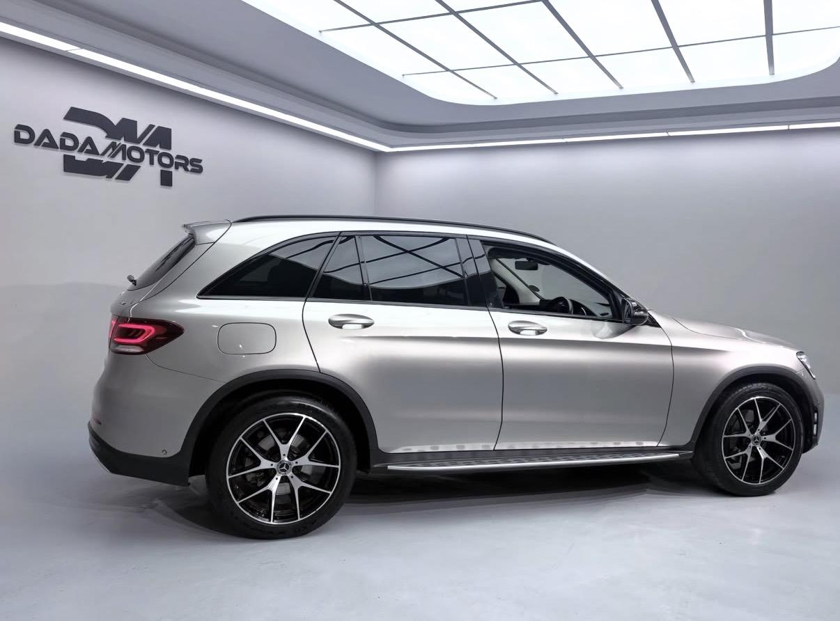 
								Mercedes-BenzGLCGLC300d 4Matic AMG Line full									