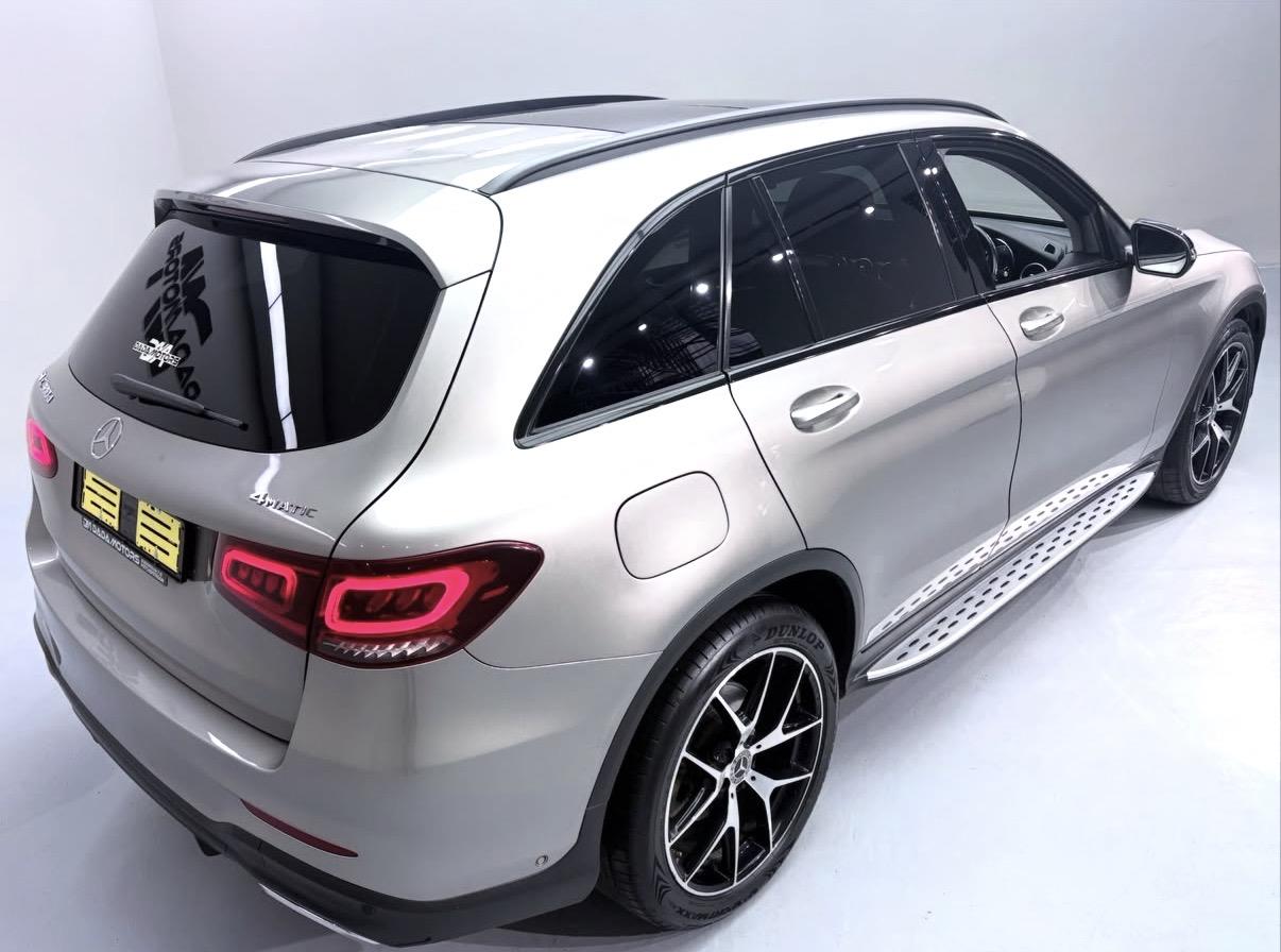 
								Mercedes-BenzGLCGLC300d 4Matic AMG Line full									