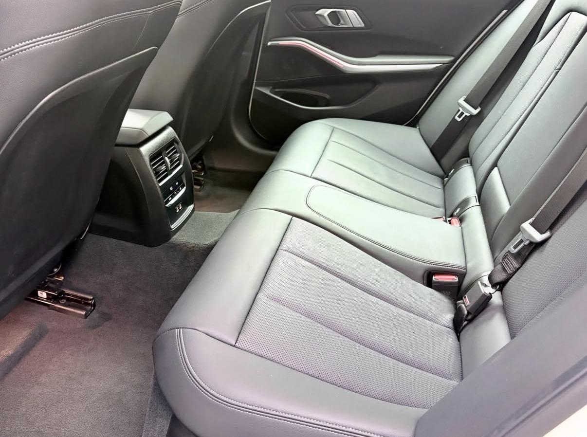 
								BMW3 Series320i M Sport full									