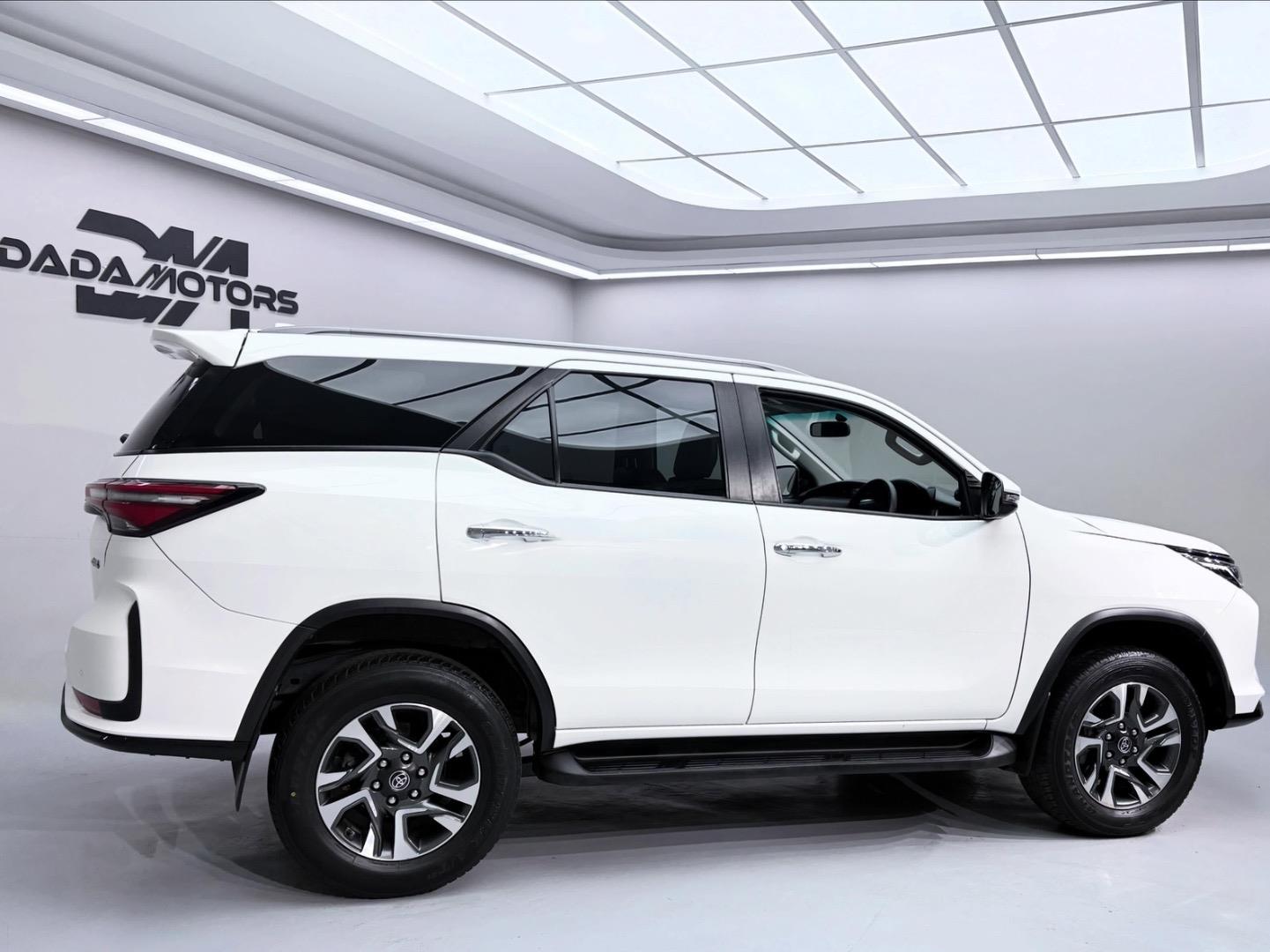 
								ToyotaFortuner2.4GD-6 4×4 full									