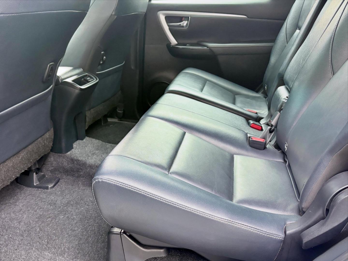 
								ToyotaFortuner2.4GD-6 4×4 full									