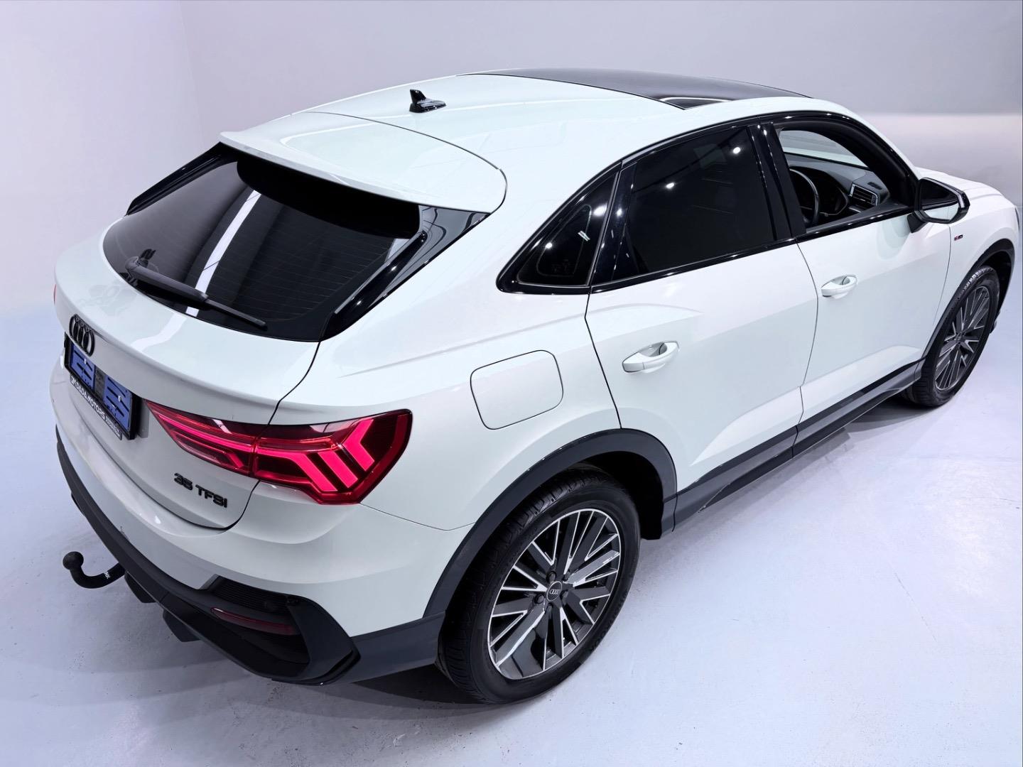 
								AudiQ3Sportback 35TFSI Black Edition full									