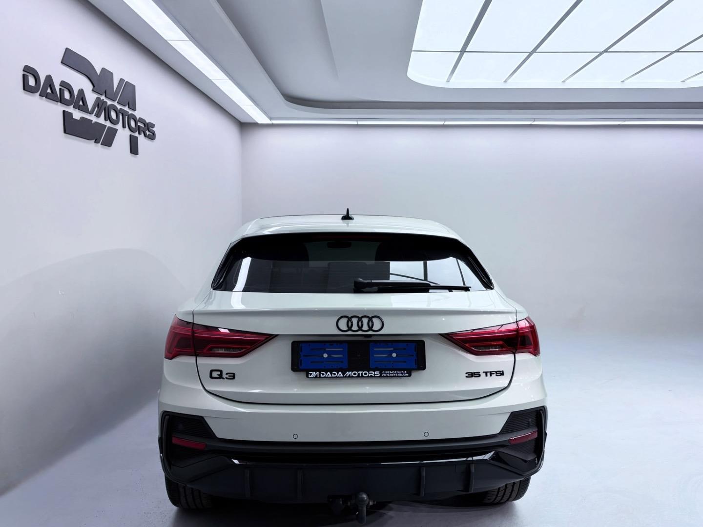 
								AudiQ3Sportback 35TFSI Black Edition full									