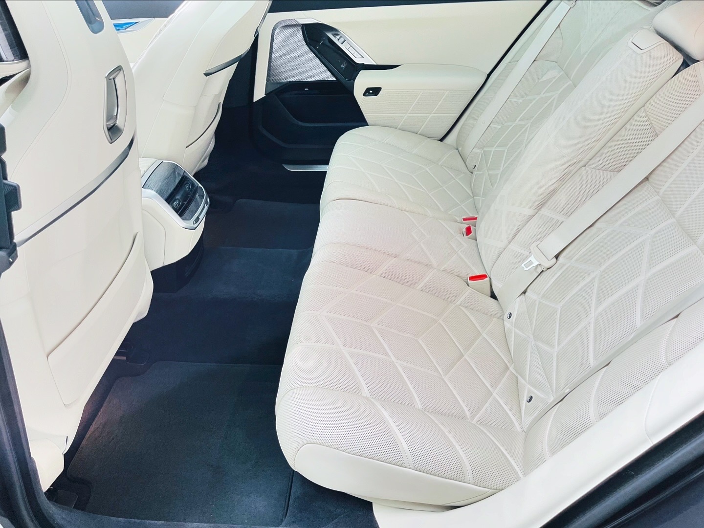
								2022 BMW 7 Series 740i Design Pure Excellence full									