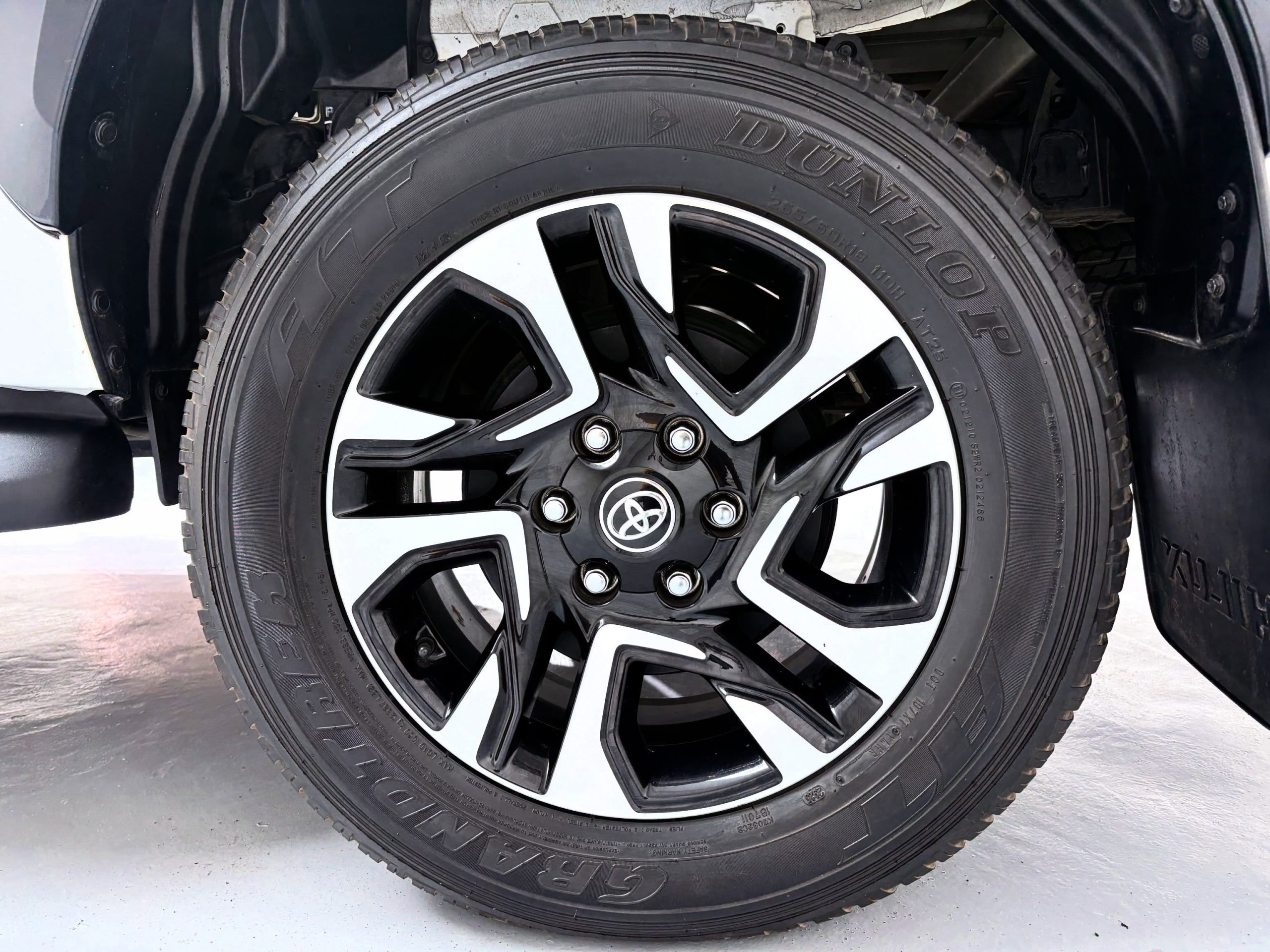 
								TOYOTA HILUX 2.8 GD-6 RB LEGEND 55 A/T P/U D/U full									