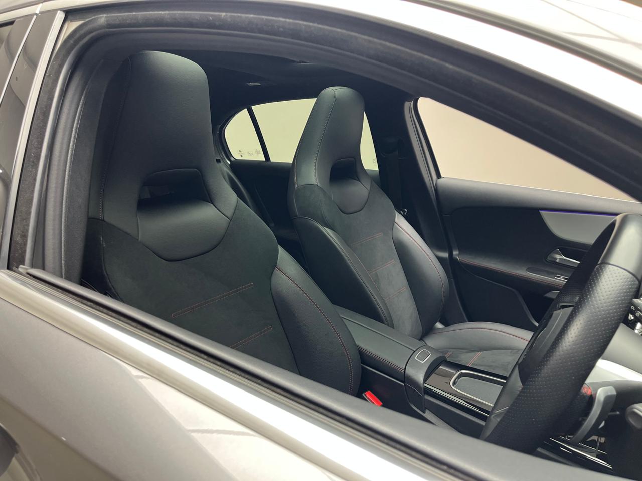 
								2025 Mercedes-Benz A-Class A200 Hatch AMG Line auto full									