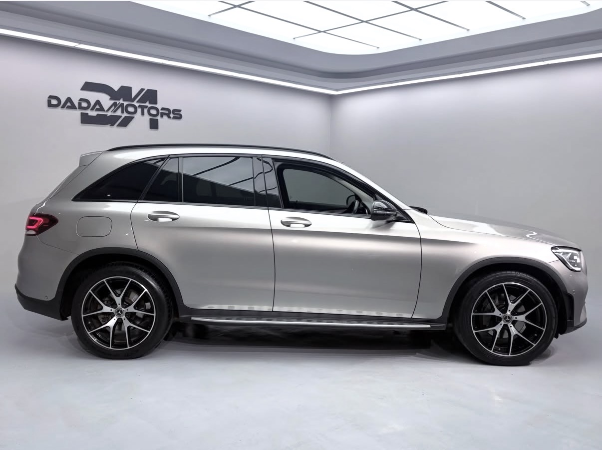 
								2021 Mercedes-Benz GLC GLC300d 4Matic AMG Line full									
