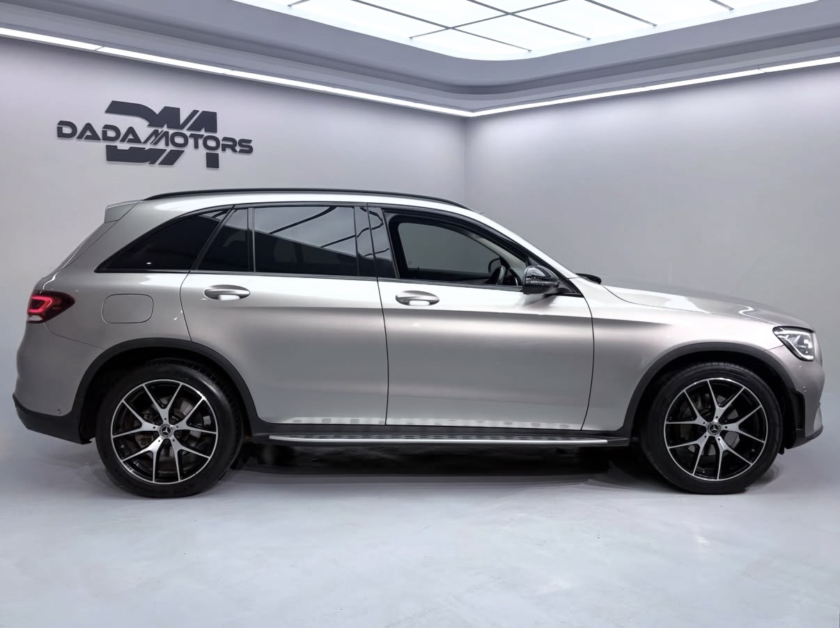 
								2021 Mercedes-Benz GLC GLC300d 4Matic AMG Line full									