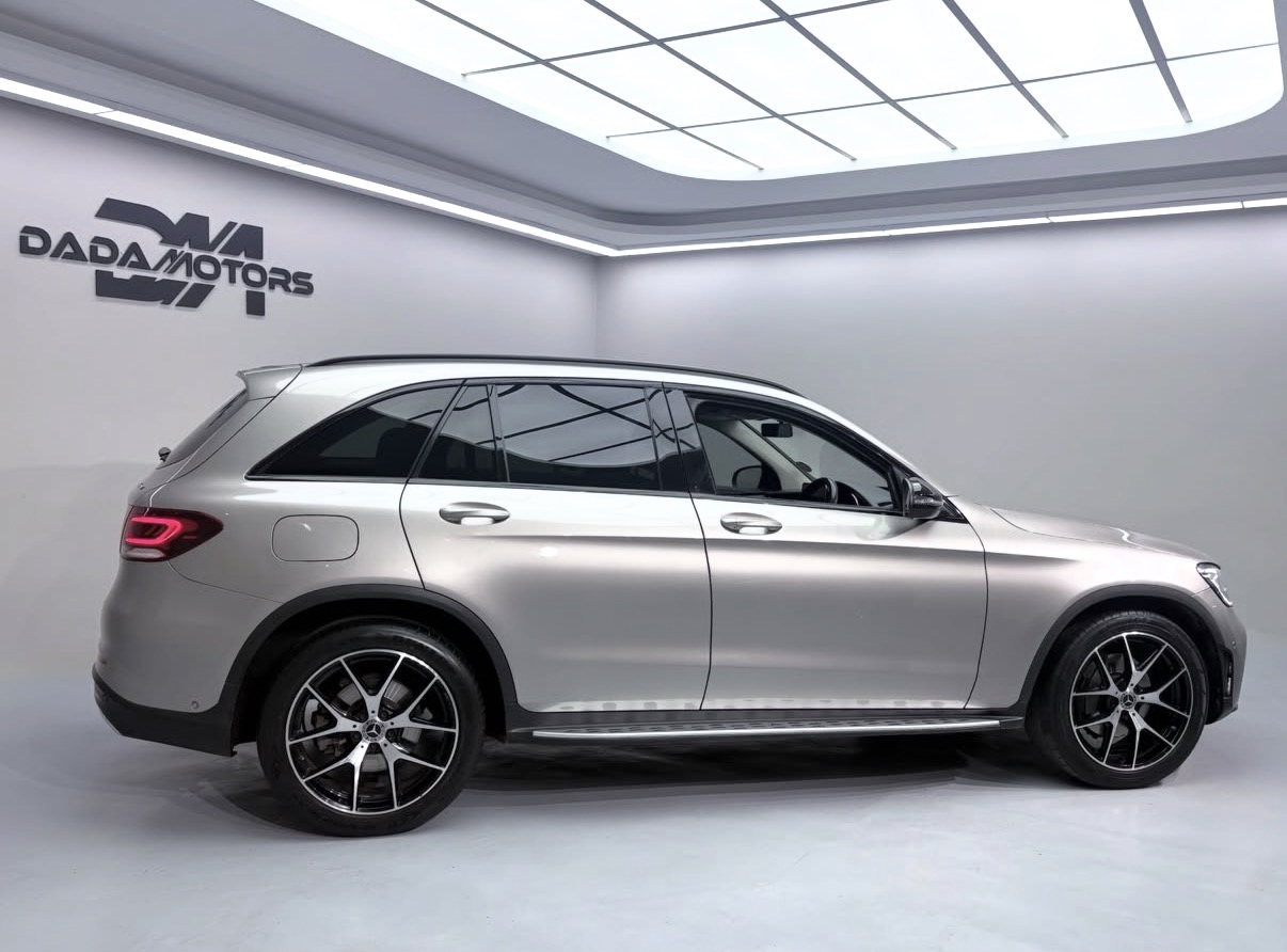 
								2021 Mercedes-Benz GLC GLC300d 4Matic AMG Line full									