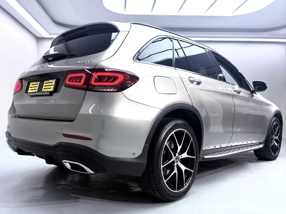 
								2021 Mercedes-Benz GLC GLC300d 4Matic AMG Line full									