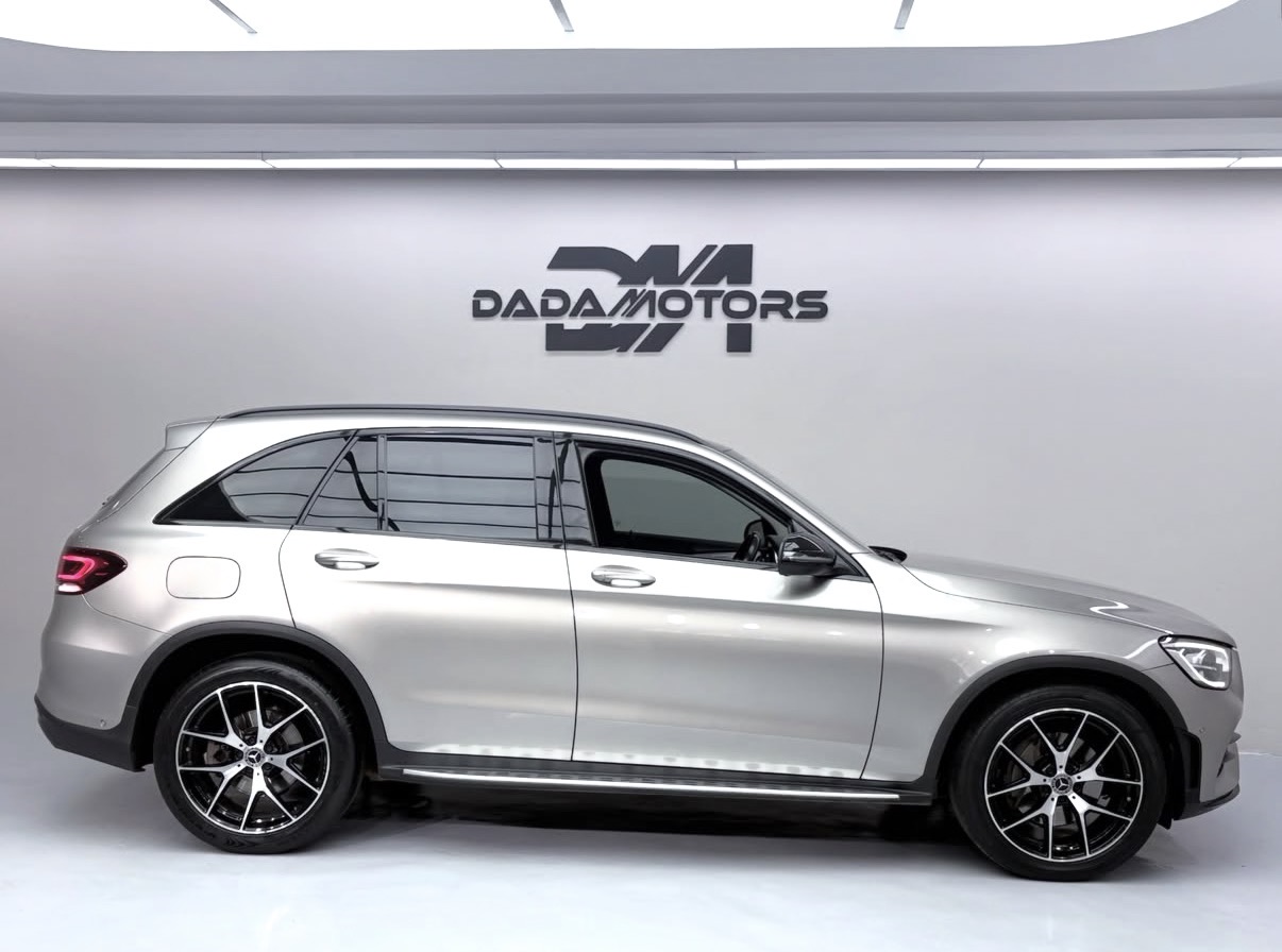 
								2021 Mercedes-Benz GLC GLC300d 4Matic AMG Line full									