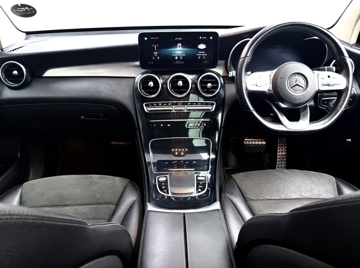 
								2021 Mercedes-Benz GLC GLC300d 4Matic AMG Line full									