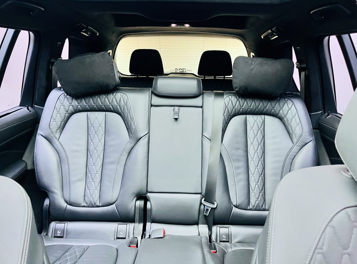 
								2021 BMW X7 xDrive30d M Sport full									