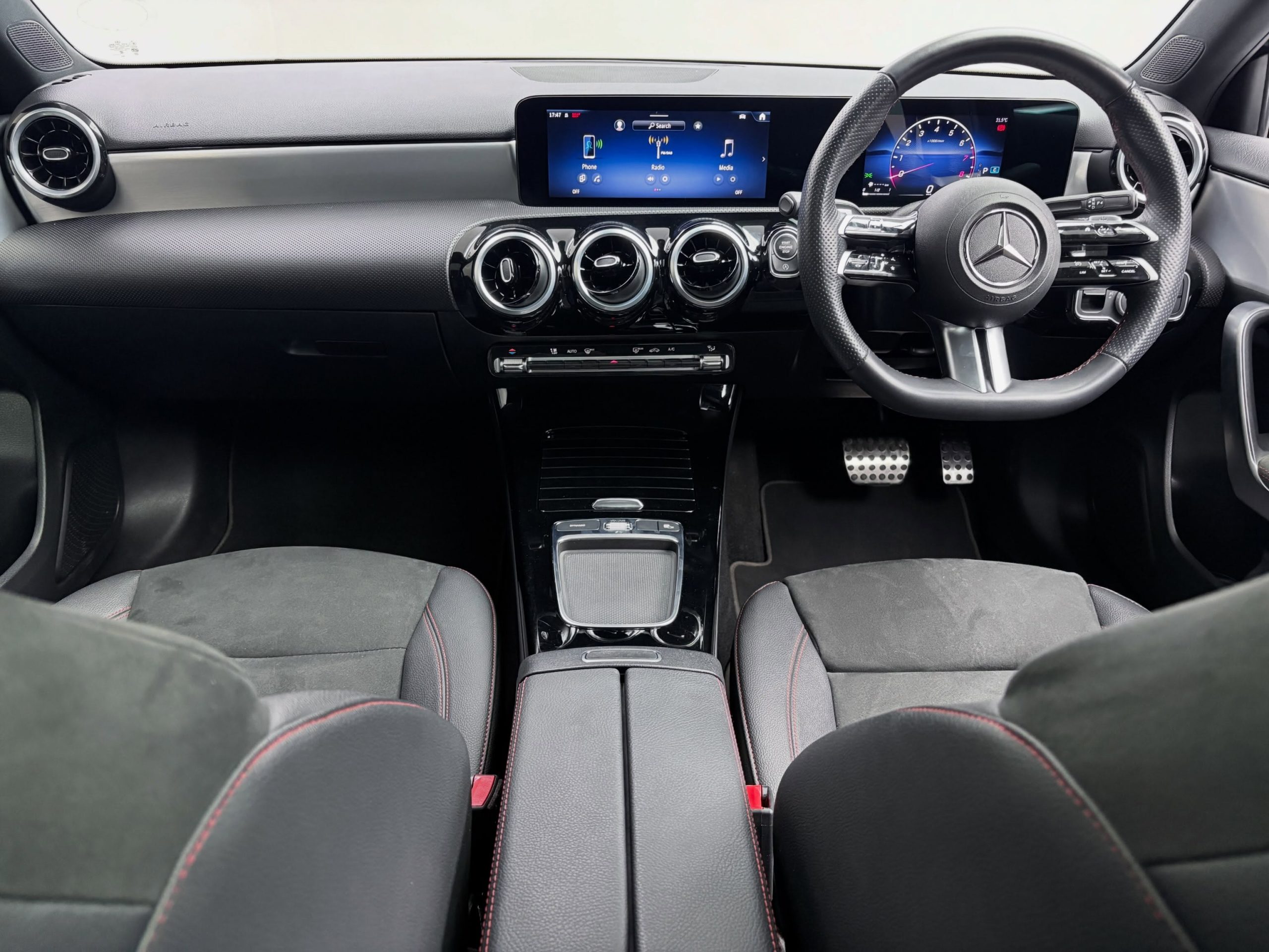 
								MERCEDES-BENZ A200 AMG AUTO full									