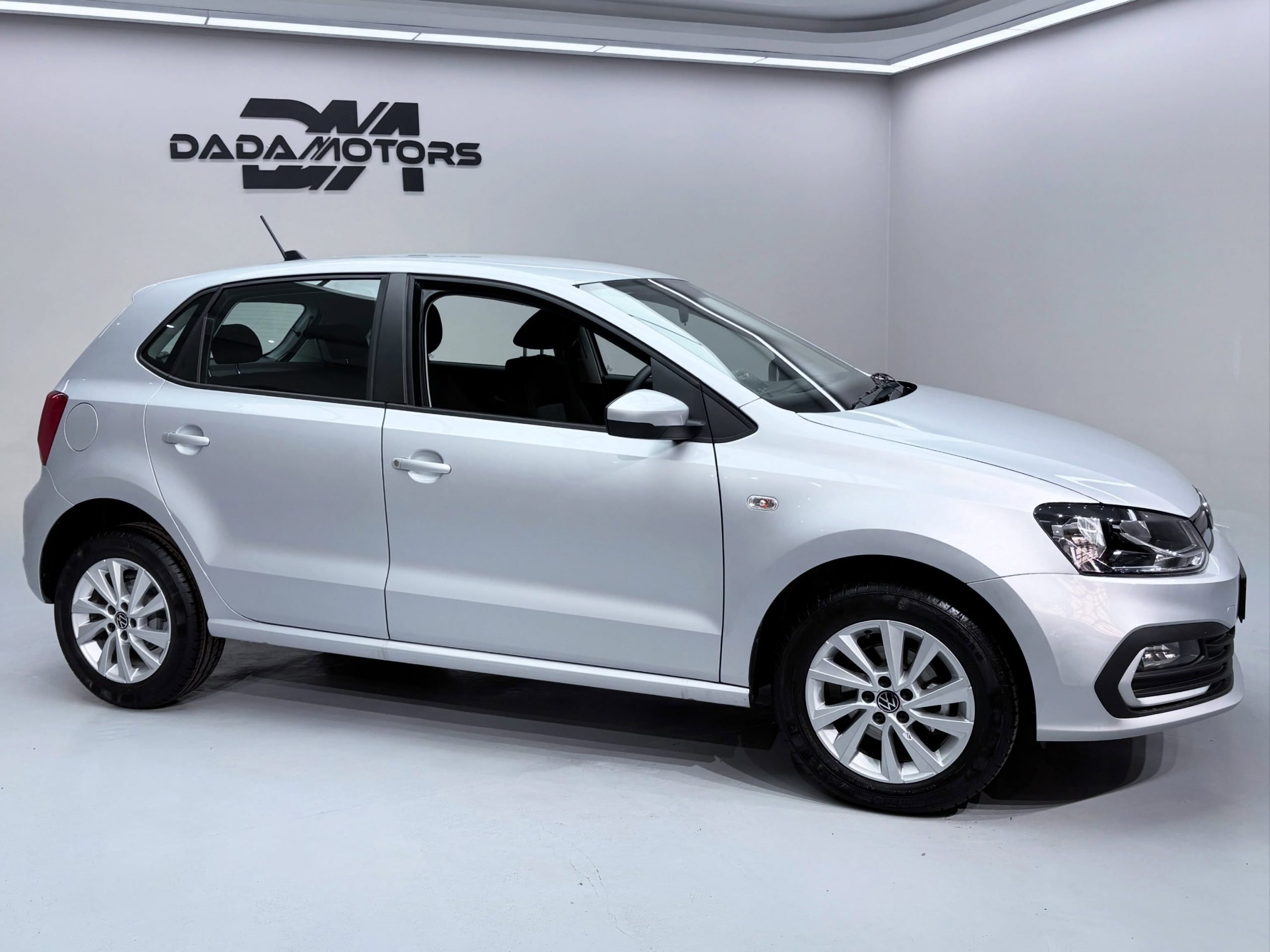 
								VOLKSWAGEN POLO VIVO 1.6 LIFE TIP (5DR) full									
