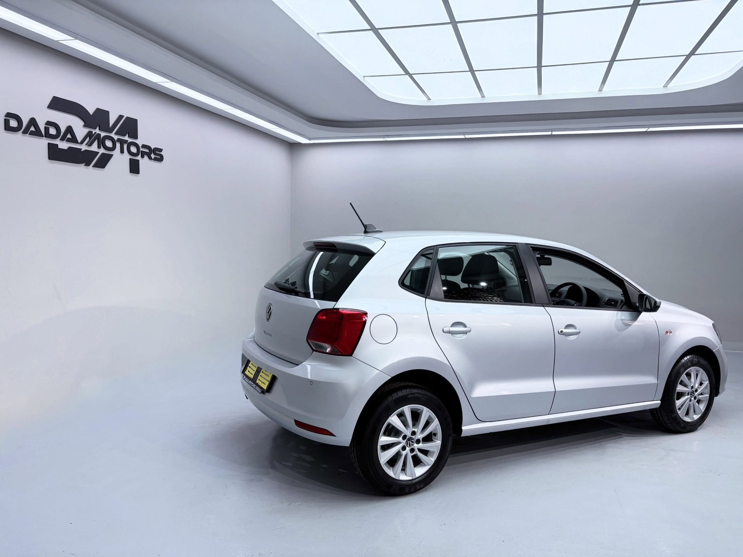 
								VOLKSWAGEN POLO VIVO 1.6 LIFE TIP (5DR) full									