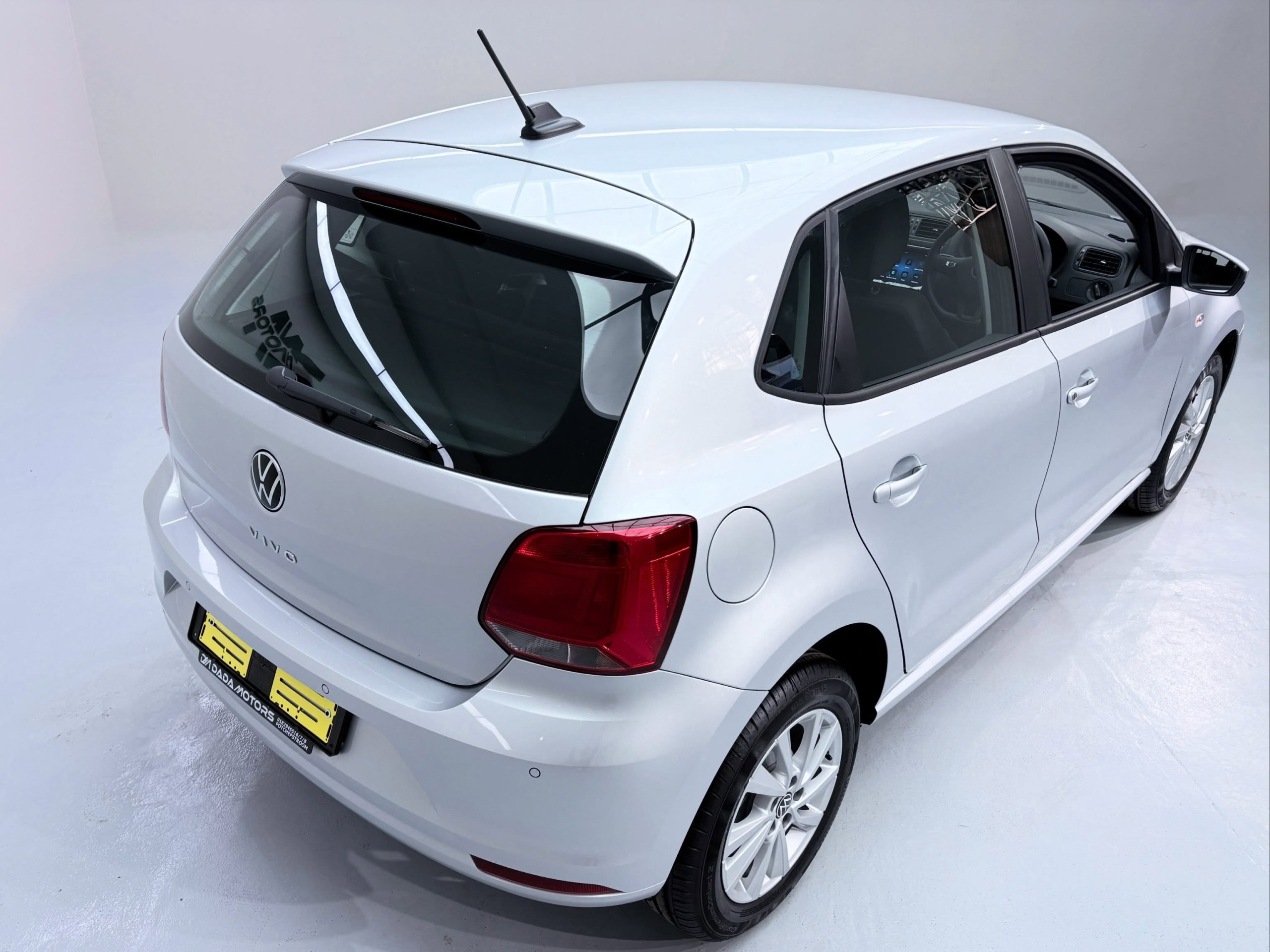
								VOLKSWAGEN POLO VIVO 1.6 LIFE TIP (5DR) full									