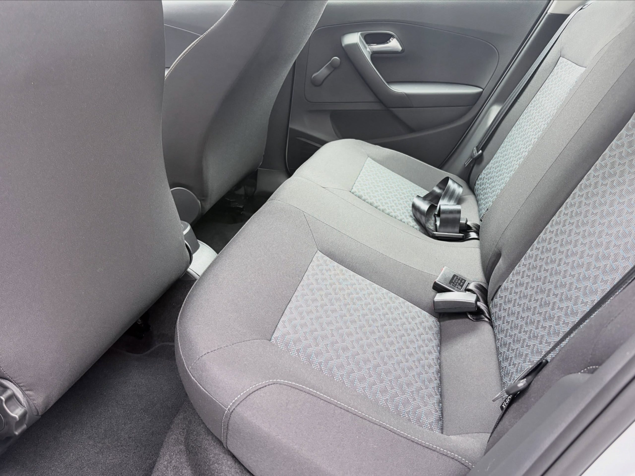 
								VOLKSWAGEN POLO VIVO 1.6 LIFE TIP (5DR) full									