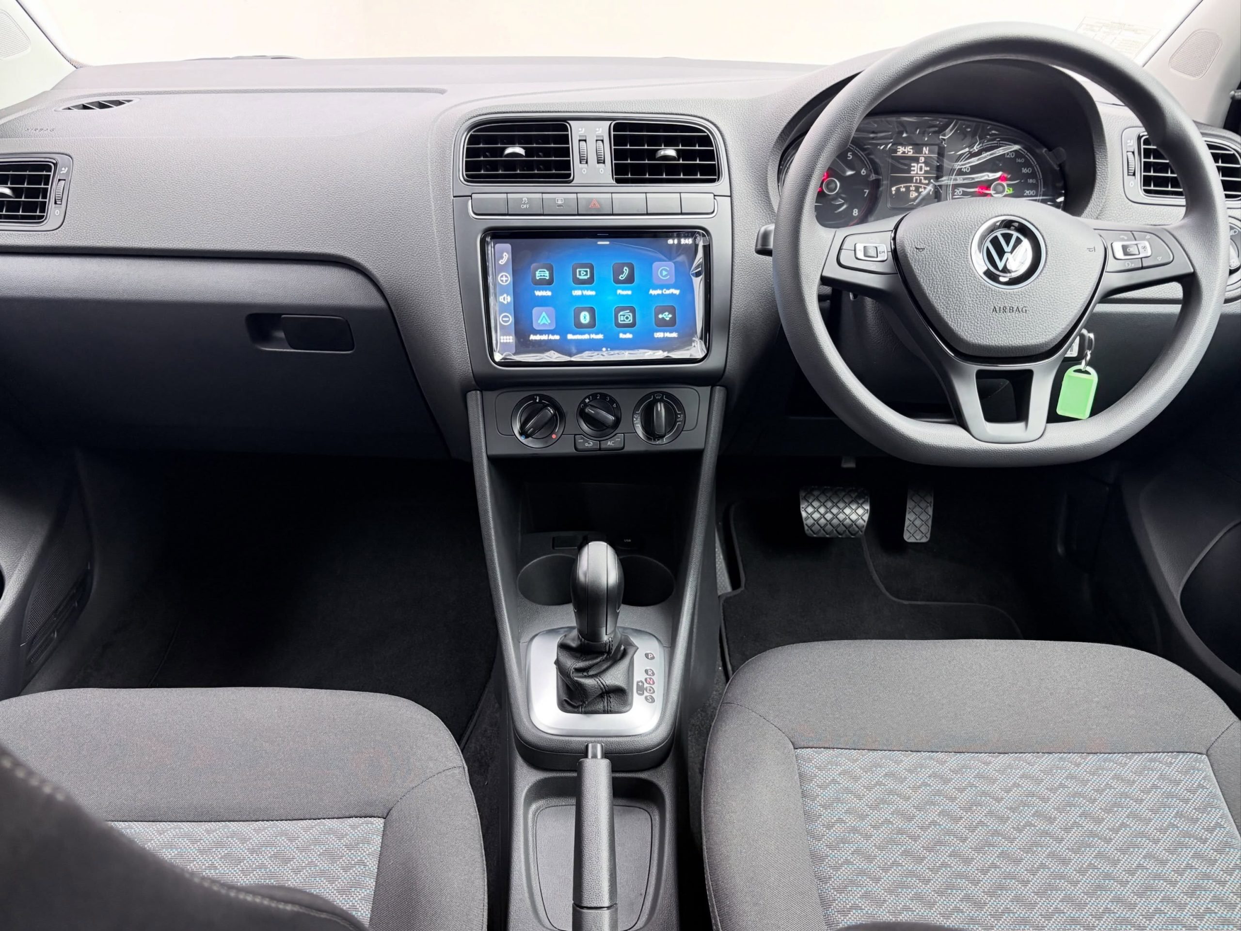 
								VOLKSWAGEN POLO VIVO 1.6 LIFE TIP (5DR) full									