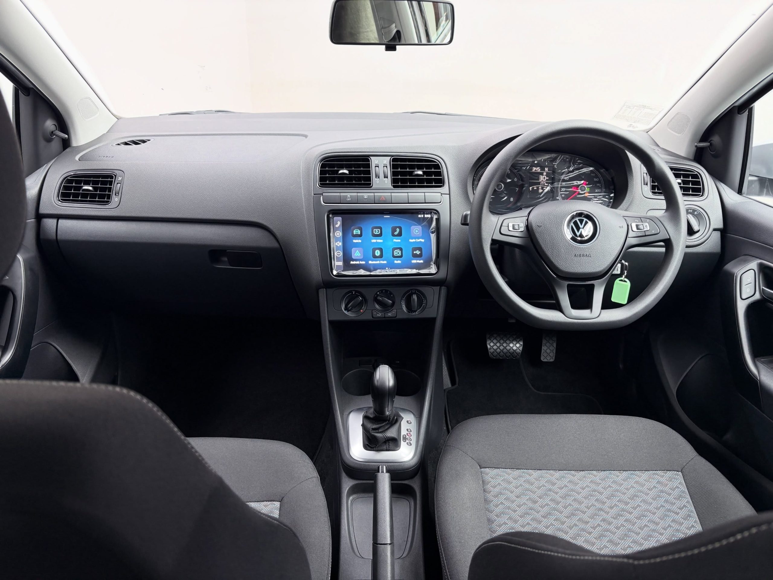 
								VOLKSWAGEN POLO VIVO 1.6 LIFE TIP (5DR) full									