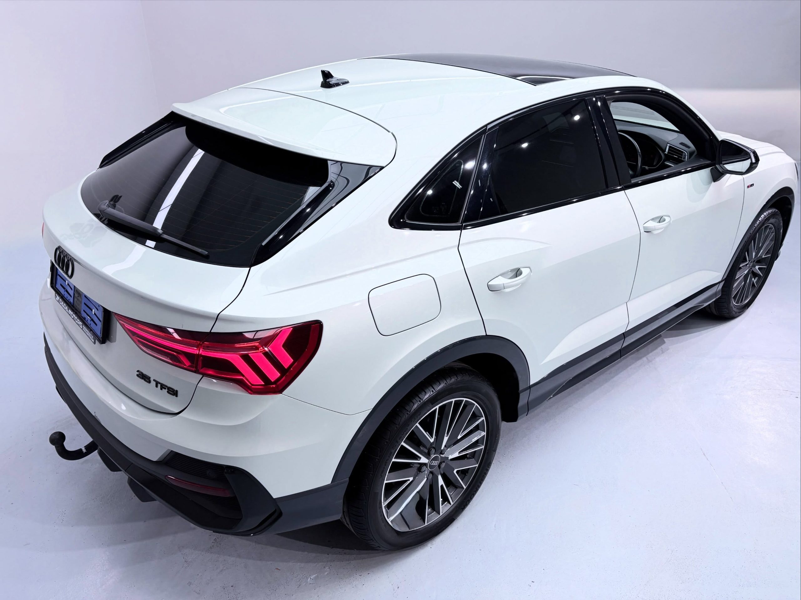 
								AUDI 35 TFSI S LINE S-TRONIC full									