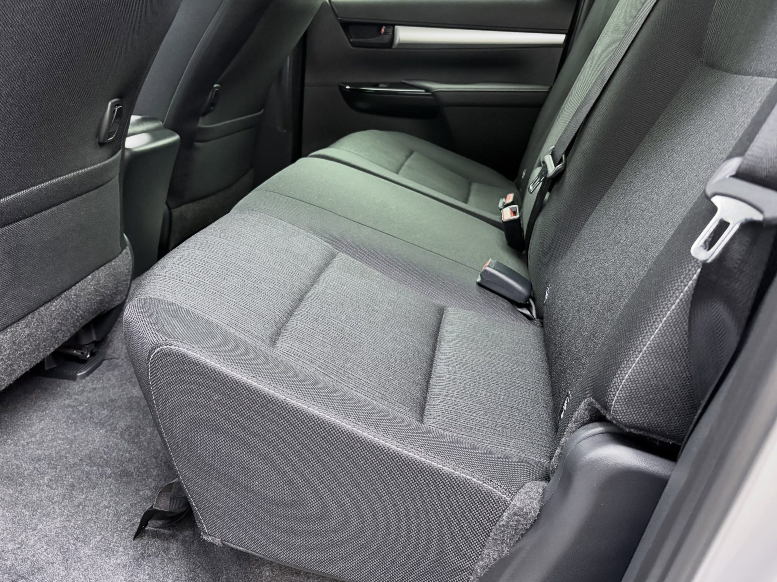 TOYOTA HILUX 2.4 GD-6 RB RAIDER A/T P/U D/U